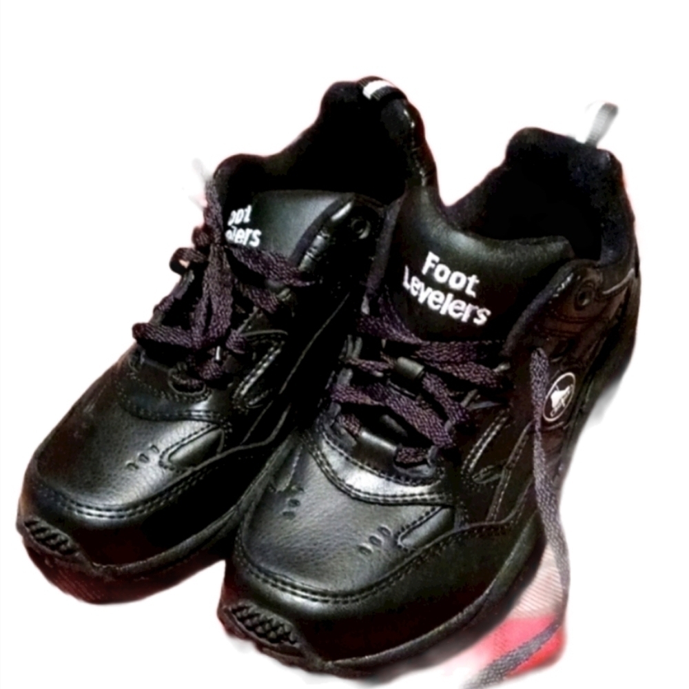 Foot Levelers NWOT Leather upper tennis shoe